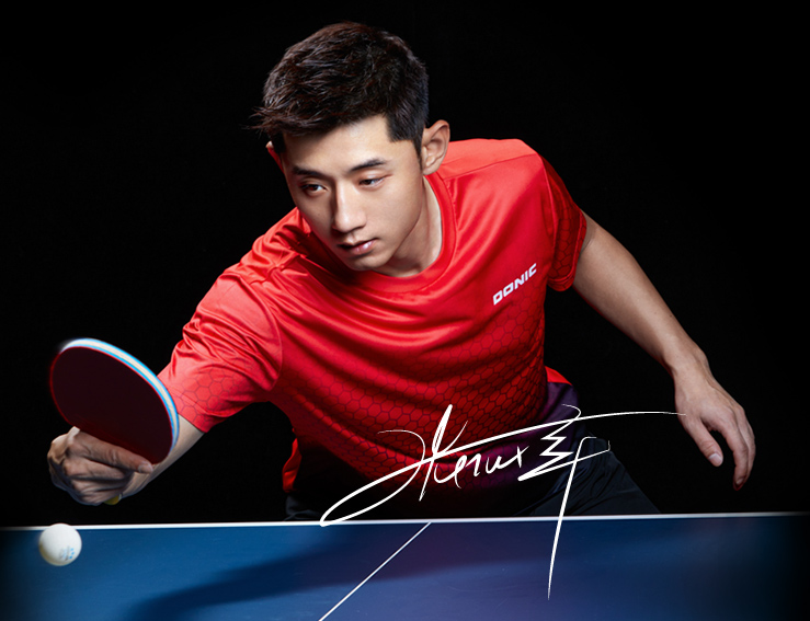 Tischtennisspieler Zhang Jike testet die Beläge der Bluegrip-Serie.