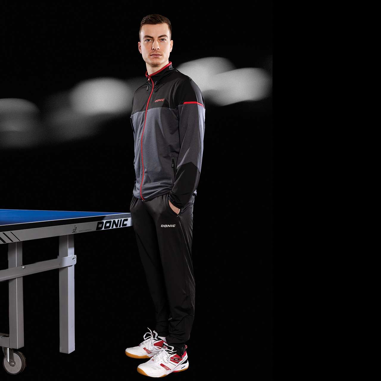 DONIC Tischtennis Anzugjacke Craft schwarz/rot Model