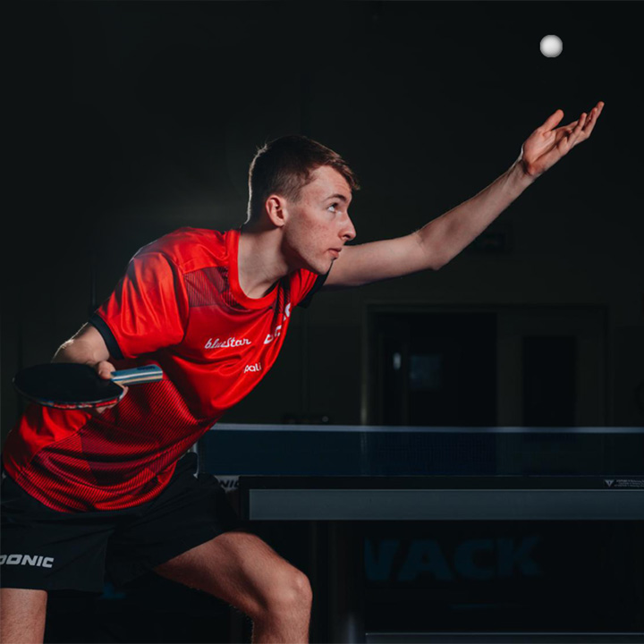 Tischtennis-Champion Flavien Coton beim Spiel