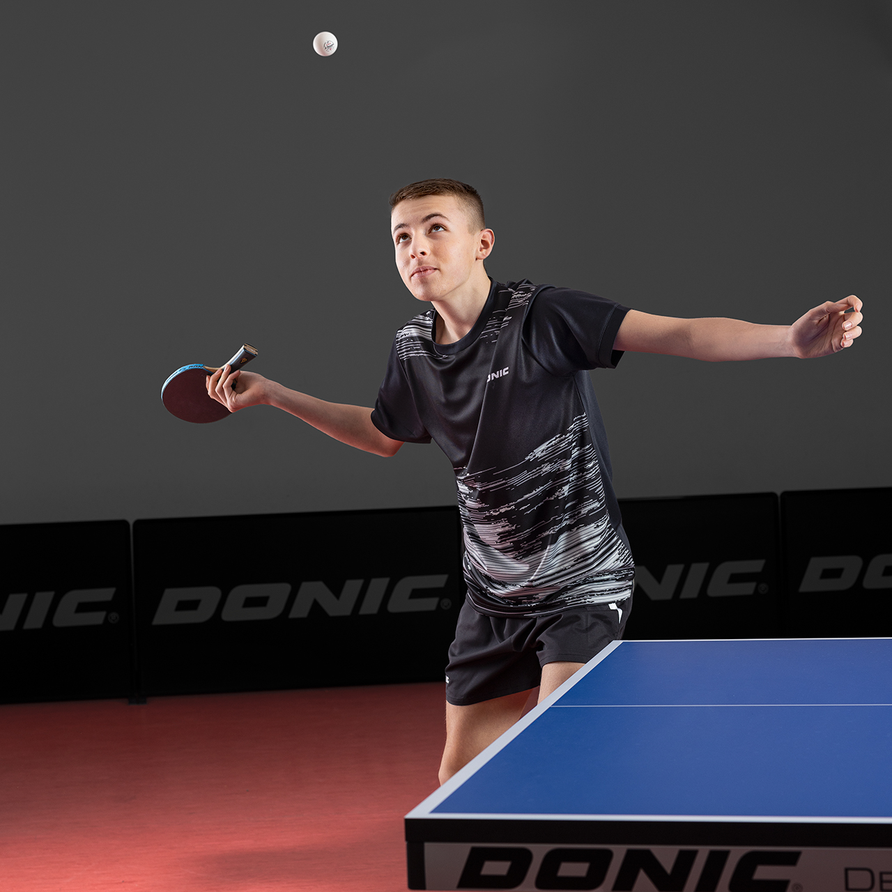donic-shirt_sting_black_grey-player-web DONIC T-Shirt Sting schwarz/grau player