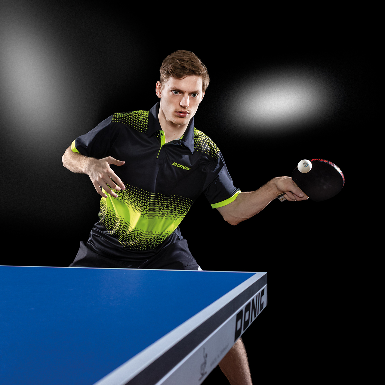 donic-poloshirt_push-yellow-models-web DONIC Poloshirt Push schwarz/gelb player 01