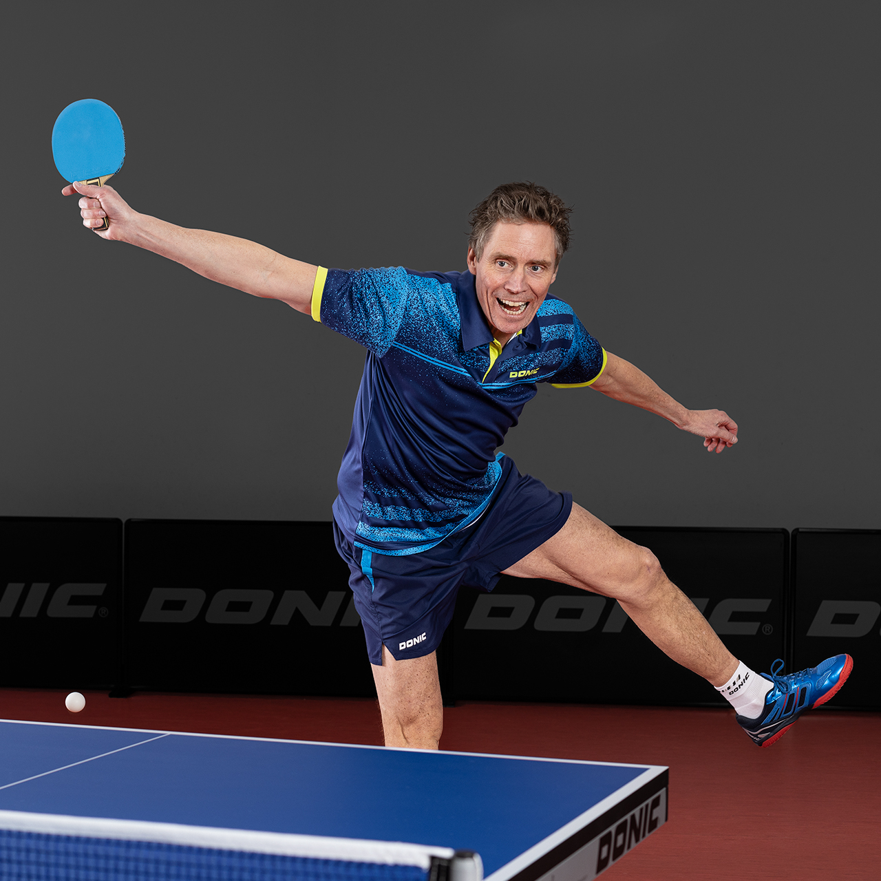 donic-polo_rafter_navy_cyan-player-01-web DONIC Poloshirt Rafter marine/cyan player